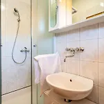 2 Bedroom Gorgeous In Lägenhet