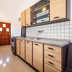 2 Bedroom Gorgeous In Lägenhet *