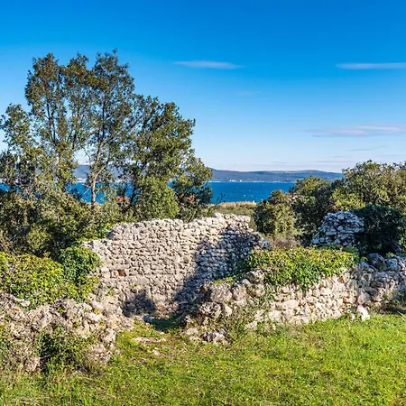 In With House Sea View شقة Neviđane