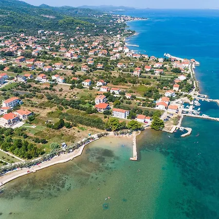 In With House Sea View Neviđane