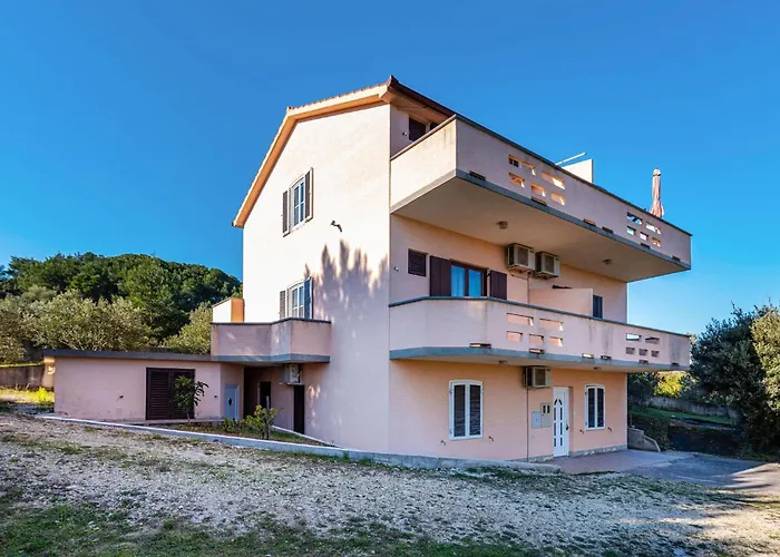 2 Bedroom Amazing In * Neviđane