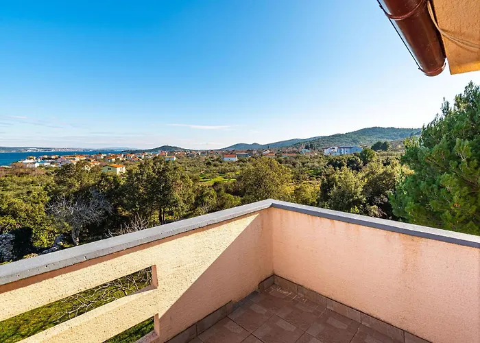 2 Bedroom Amazing In 아파트 Neviđane