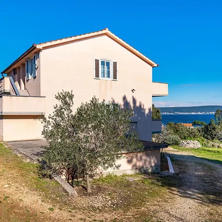 In With House Sea View 아파트 Neviđane