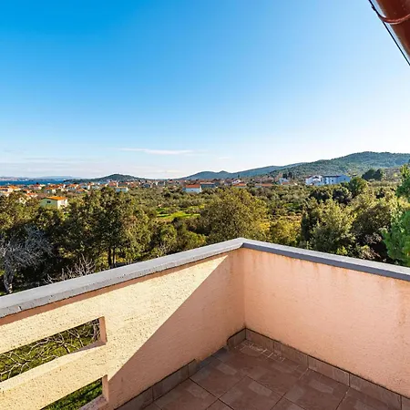 In With House Sea View 아파트 Neviđane