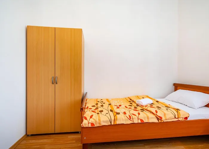 2 Bedroom Amazing In Neviđane